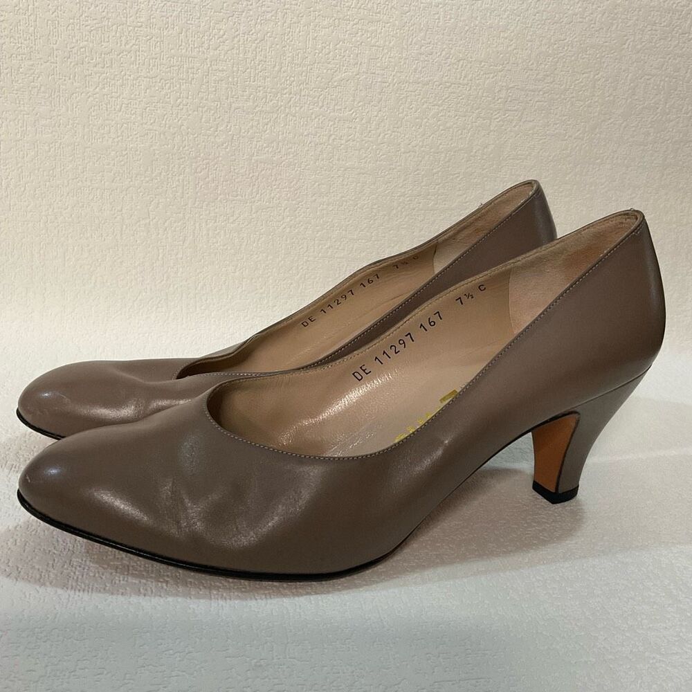 Salvatore Ferragamo 1129 Women 7,5 Beige Leather Pump Heel Shoe Career Business - Picture 2 of 13